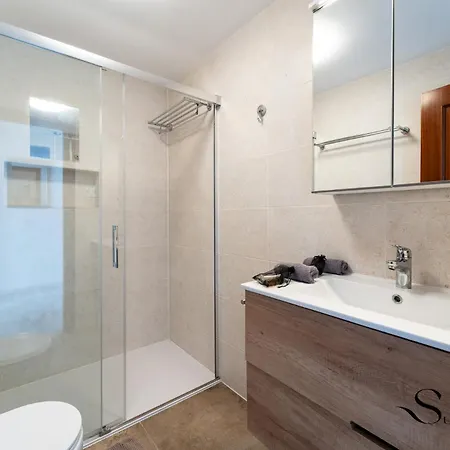 Apartment Terrace Of Paradise, 3 Bed Duplex, Bbq, Views, Pool, Parking
